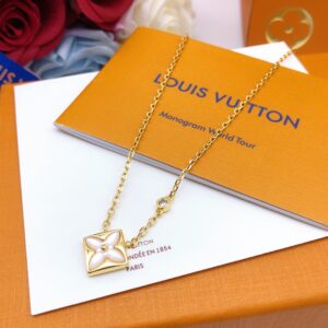 LV classic necklace